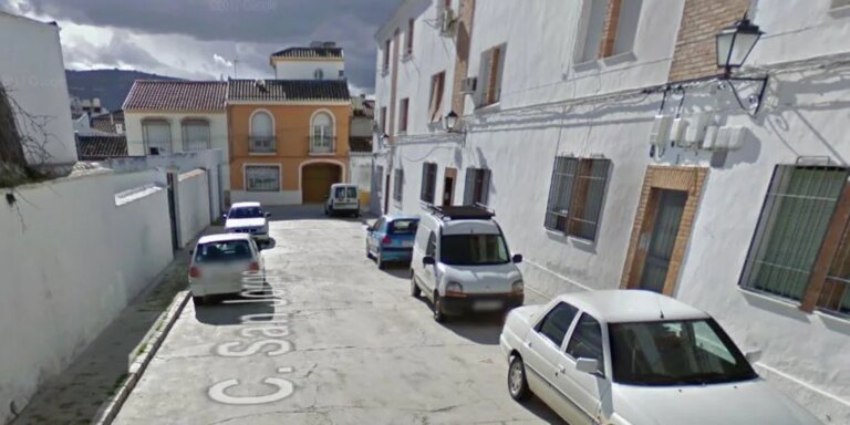 dos hospitalizados tras un fuego que se originó la cocina de su casa en Baena