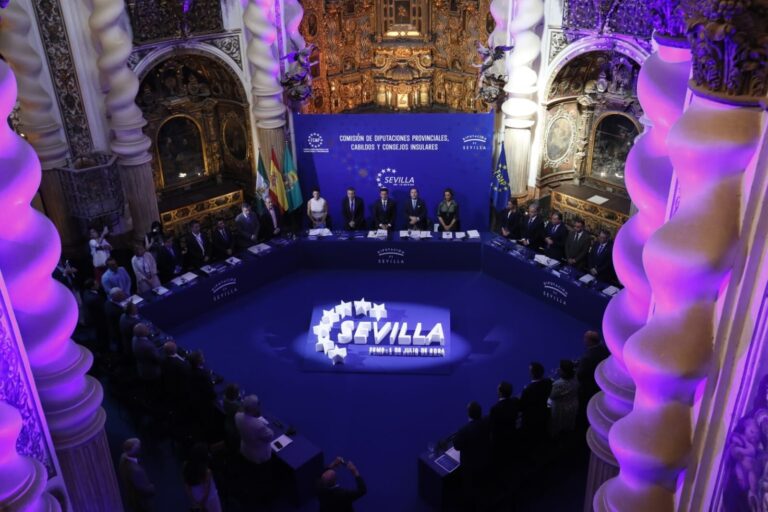 Las diputaciones de España se reúnen en Sevilla para debatir sobre el reto demográfico, la cohesión social y la financiación