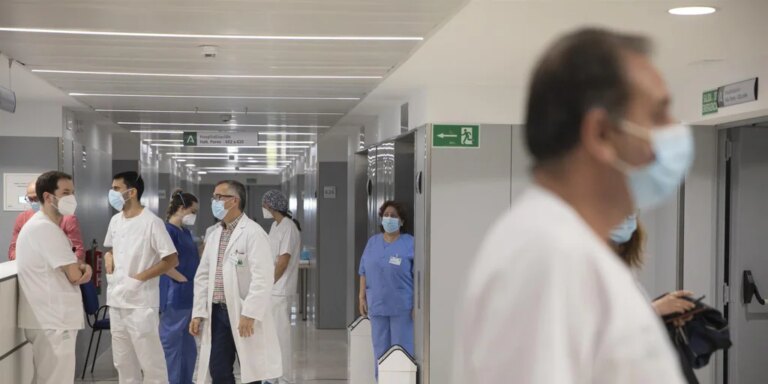 El Servicio Andaluz de Salud aumenta en un 68% su gasto en interinos para refuerzos y sustituciones en agosto
