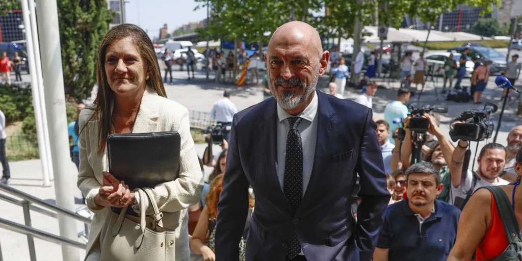 El rector de la Complutense declara que Begoña Gómez le recibió en Moncloa para «colaborar» con la Universidad