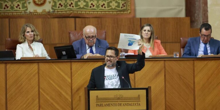 El Parlamento andaluz afronta la próxima semana su primera votación sobre la tasa turística