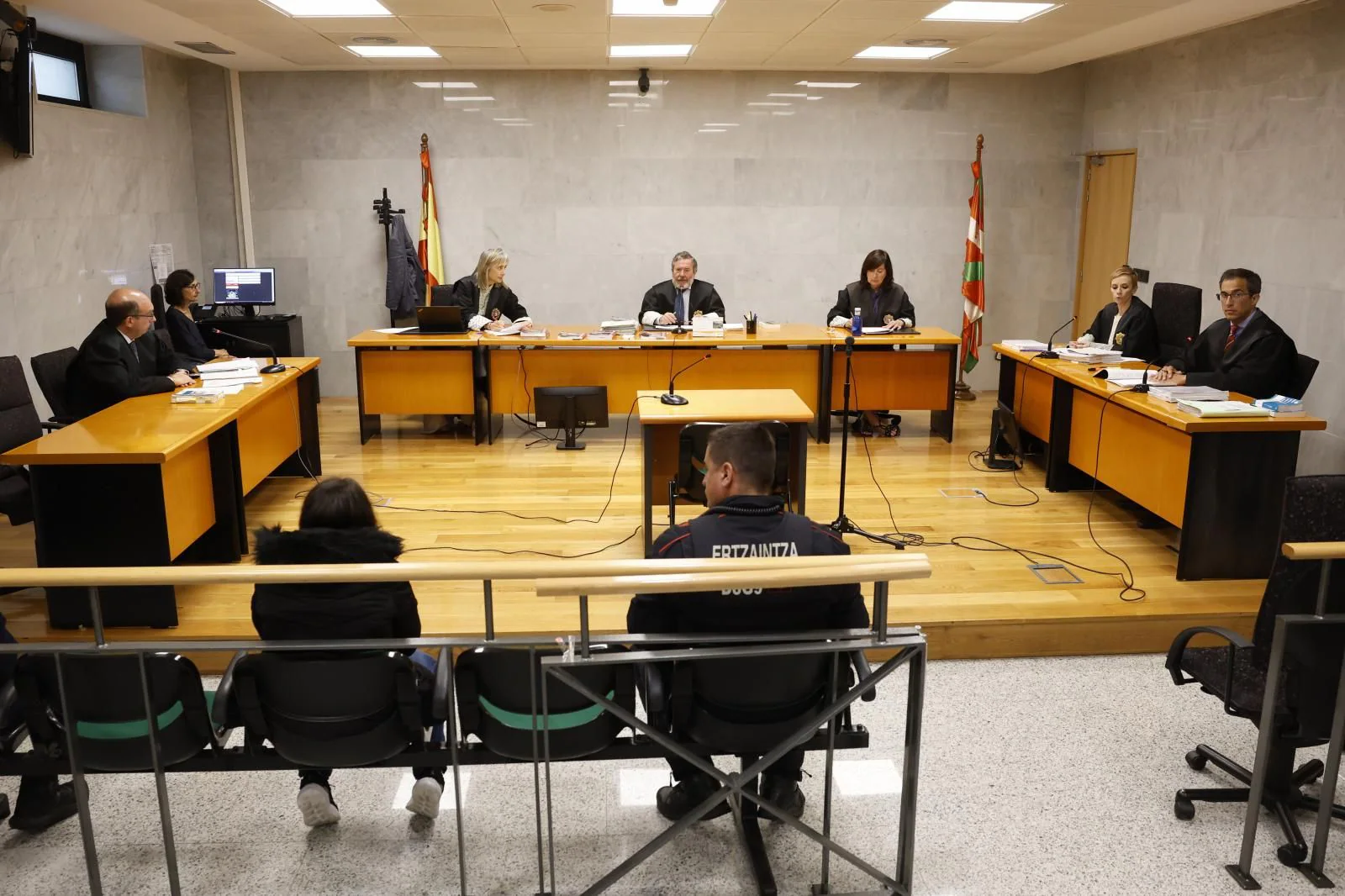 La mujer acusada de intentar matar a sus dos hijos en Baracaldo reconoce los hechos y dice que está muy arrepentida