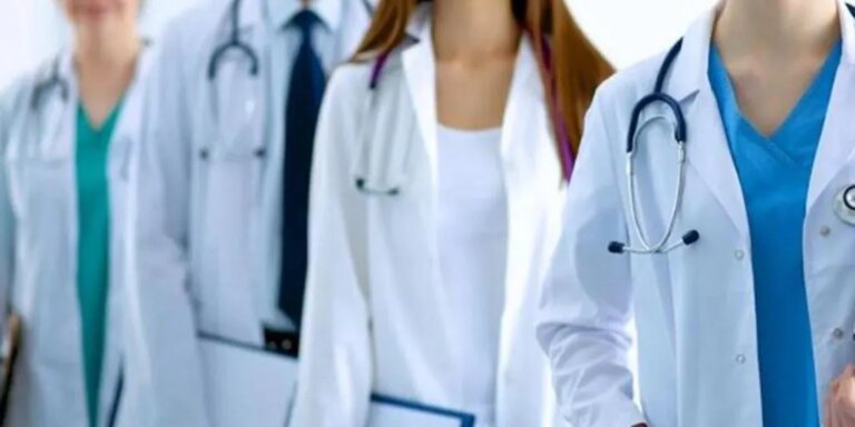 Los médicos de Andalucía que presten continuidad asistencial en Atención Primaria cobrarán 54,29 euros por hora este verano