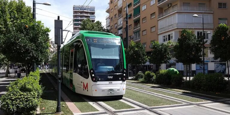 Un viajero del Metro de Granada libera una cápsula de gas en pleno trayecto y provoca ahogos y mareos entre los pasajeros