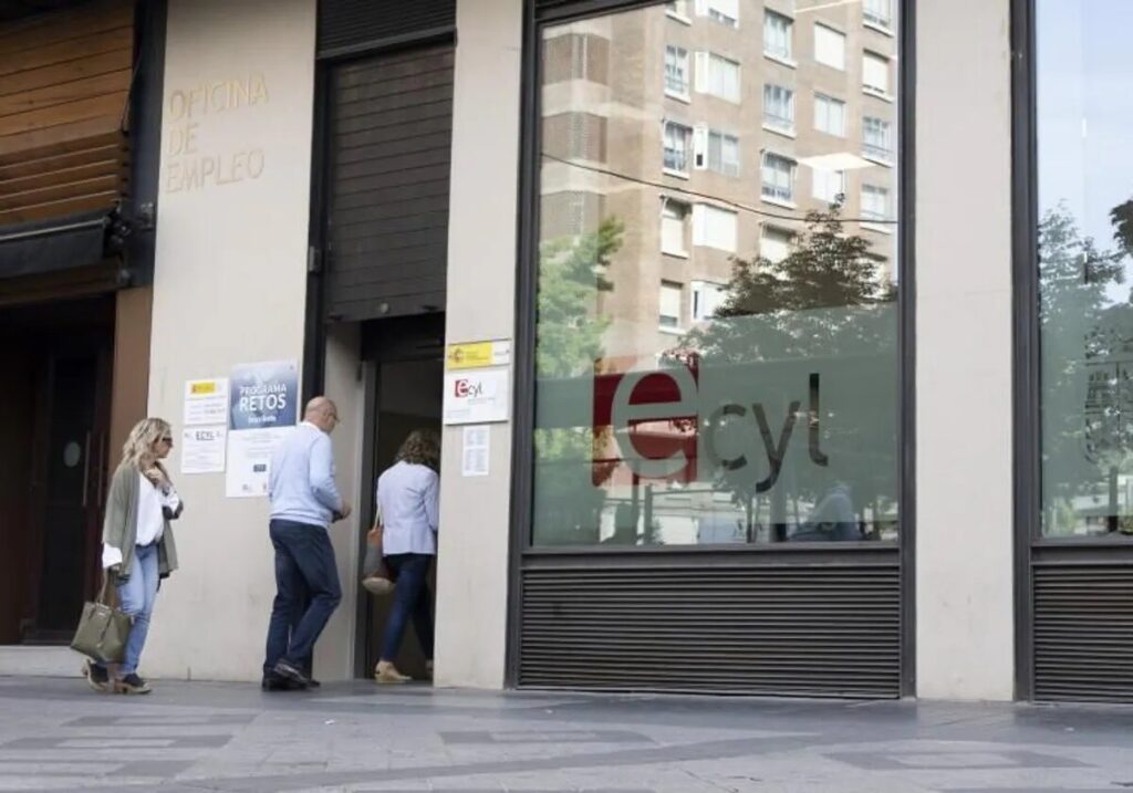 Baja el paro un 4,4% en Castilla y León hasta alcanzar un nuevo suelo de desempleados en un mes de junio