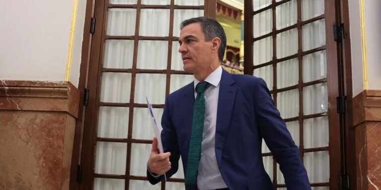 La Junta Electoral multa a Pedro Sánchez con 1.500 euros por declaraciones partidistas en Doha