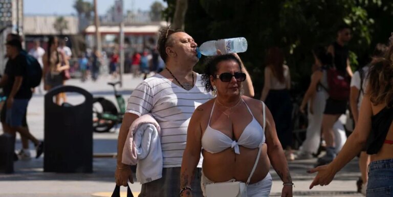 La primera ola de calor del verano pone en aviso amarillo y naranja a gran parte de España con temperaturas de más de 40 grados
