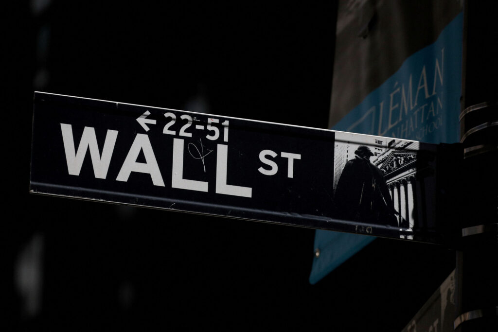 Signo mixto en Wall Street en una sesión corta con el foco en la tecnología y la Fed