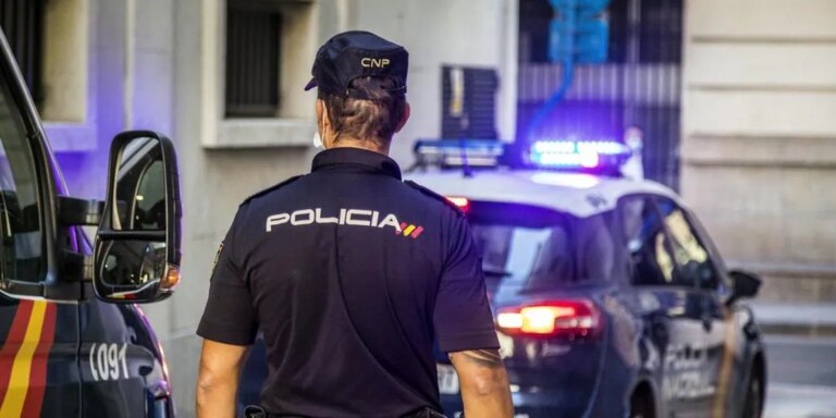 Detenido por amenazar con un hacha a su compañero de piso y robarle 450 euros en Valladolid
