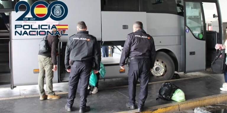 Recibe una paliza tras mediar para que una mujer accediera a su asiento en un autobús en Granada