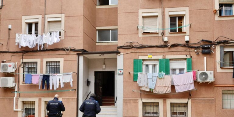 acuchillan las letras J y E a un niño de 11 años que sacaba la basura en Ciudad Lineal