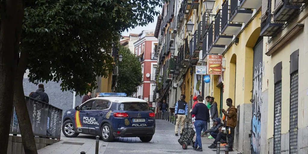 Detenido un menor de 17 años con una pistola y un machete en el barrio madrileño de Lavapiés