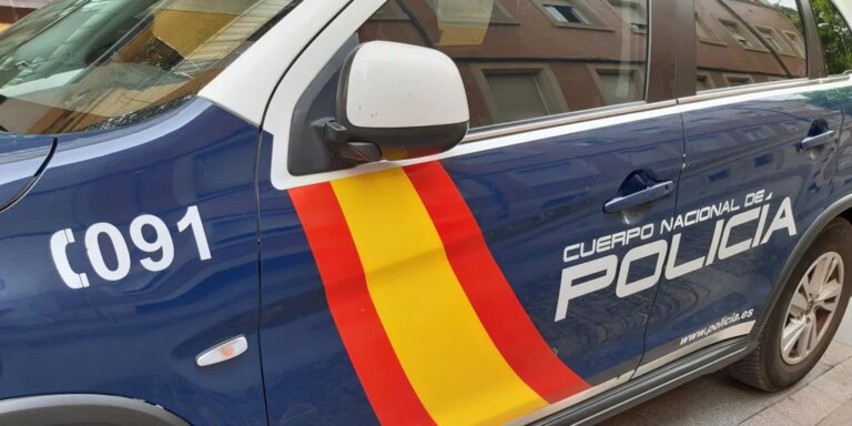 Detenido tras dejar inconsciente a un hombre en una discusión y golpear a dos policías