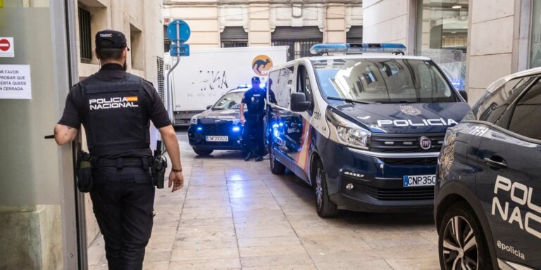 Detenida una menor como presunta autora de 21 robos en las taquillas de un gimnasio de Tetuán
