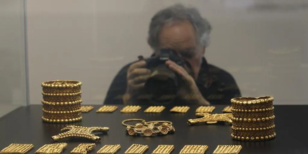 El consejero de Cultura confirma que el tesoro del Carambolo se expondrá en Santa Inés en 2025