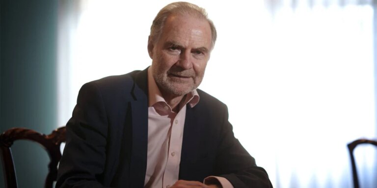 Timothy Garton Ash: «La extrema derecha crece porque los gobiernos no mejoran la vida de la gente»