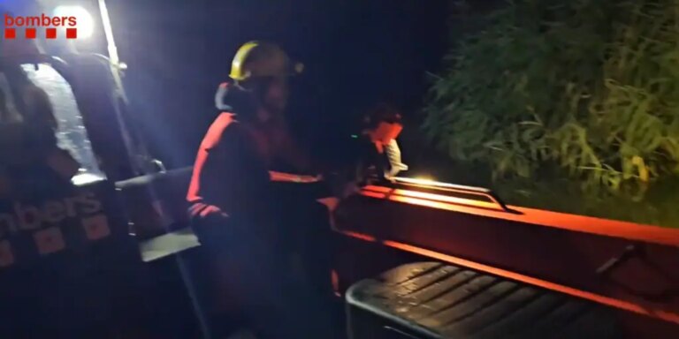 Mueren dos motoristas tras chocar contra una patrulla de los Mossos en Tortosa