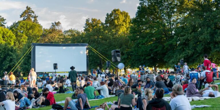 El parque Santander se convierte en una sala de cine al aire libre