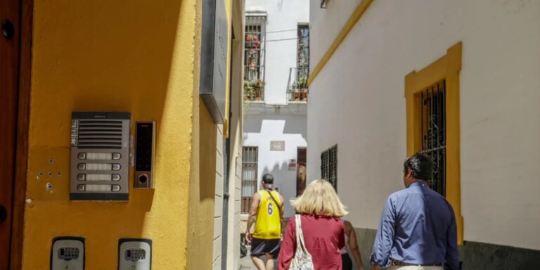 Turismo afirma que ha anulado ya 2.400 licencias de viviendas turísticas por no cumplir la normativa