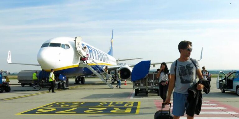 Una turista británica se equivoca de vuelo a París y se despierta de la siesta aterrizando en Alicante