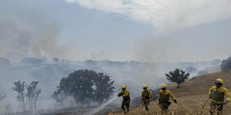 El incendio en Tres Cantos (Madrid) evoluciona positivamente y los vecinos evacuados han podido regresar a sus casas