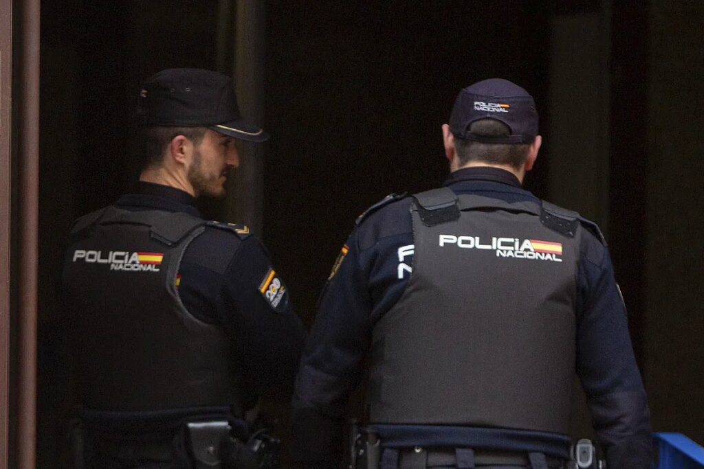 Una mujer es agredida con un hacha  por su marido y sus dos hijos en Andújar