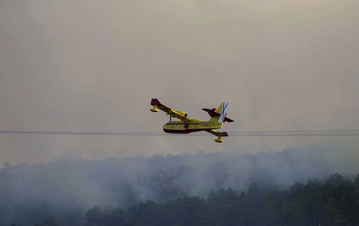 Evacuada la población de Sejas de Aliste y cortada la N-122 por el incendio de Trabazos
