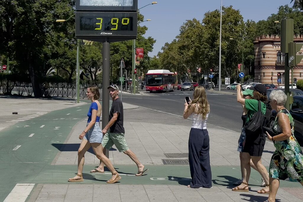 Hasta 40 grados en Andalucía y alerta en 6 comunidades por calor y lluvia