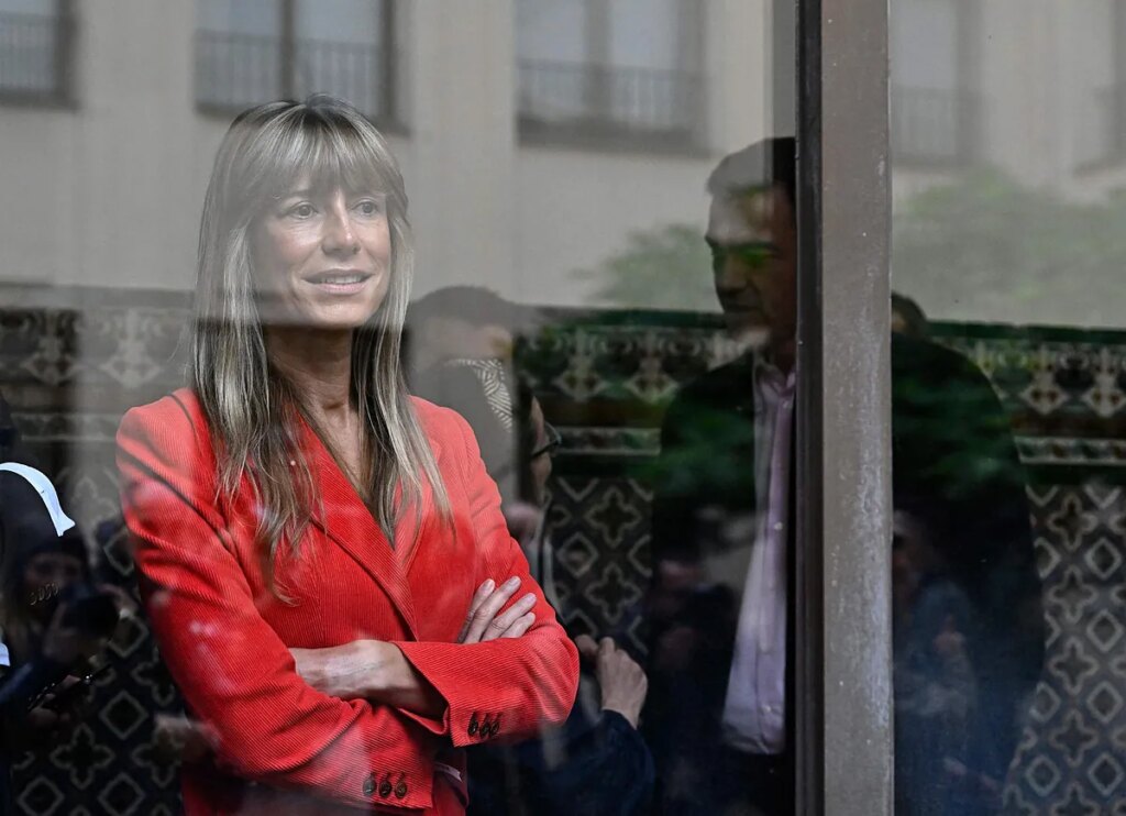 El juez Peinado llama a declarar como testigos a los financiadores de la cátedra de Begoña Gómez, La Caixa y Reale