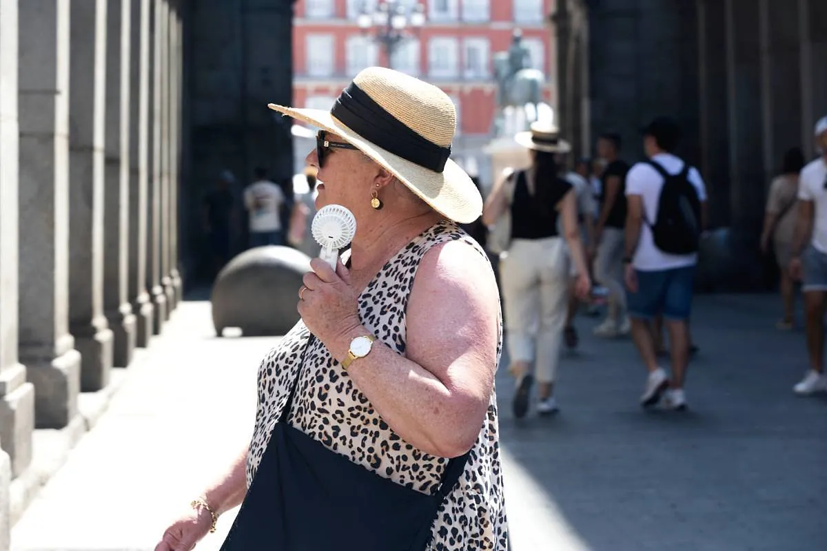 El calor activa este martes los avisos en cinco Comunidades Autónomas: Canarias estará en alerta por altas temperaturas, tormentas y vientos