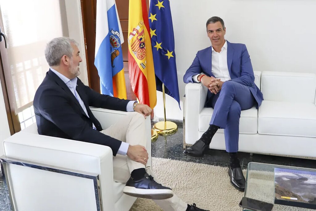 El presidente de Canarias anuncia que Sánchez "ha ordenado intensificar los contactos" para pactar con el PP la reforma de la Ley de Extranjería