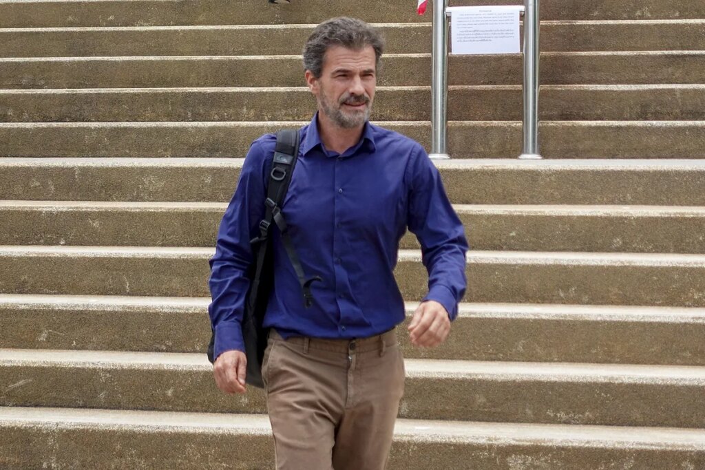 Rodolfo Sancho visita a su hijo en la prisión de Samui dos días antes de conocerse la sentencia de su juicio por asesinato