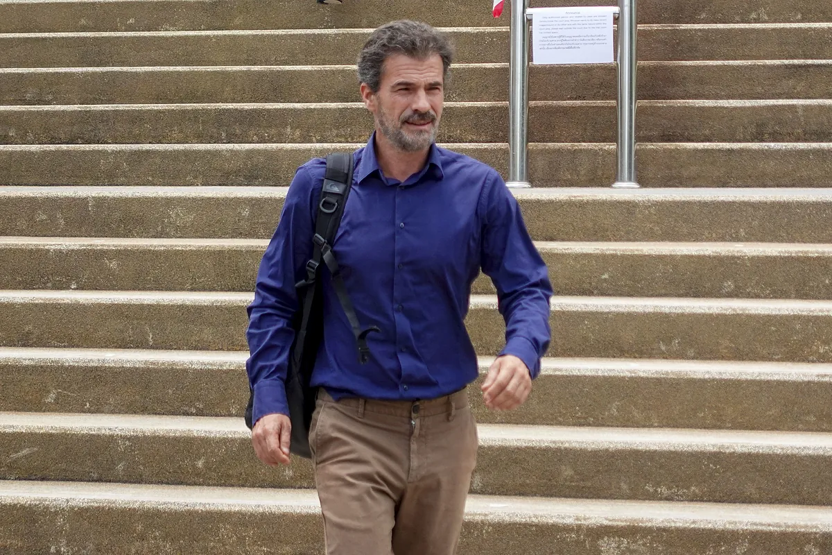 Rodolfo Sancho visita a su hijo en la prisión de Samui dos días antes de conocerse la sentencia de su juicio por asesinato