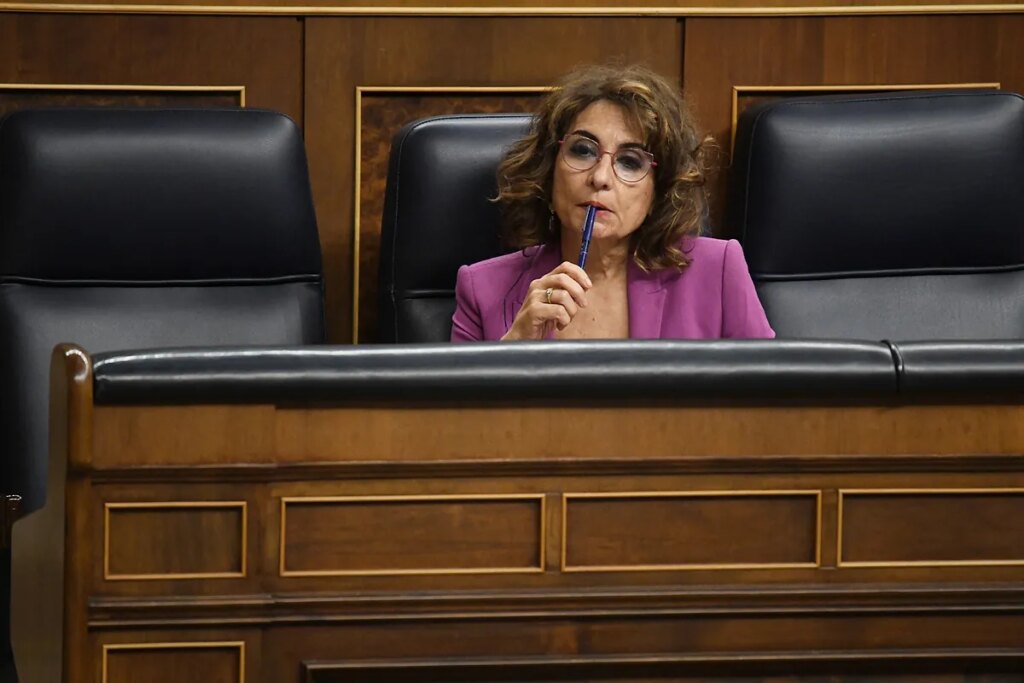 El PP forzará a Montero a informar del concierto fiscal para Cataluña: "Huye del Congreso pero no podrá huir del Senado"