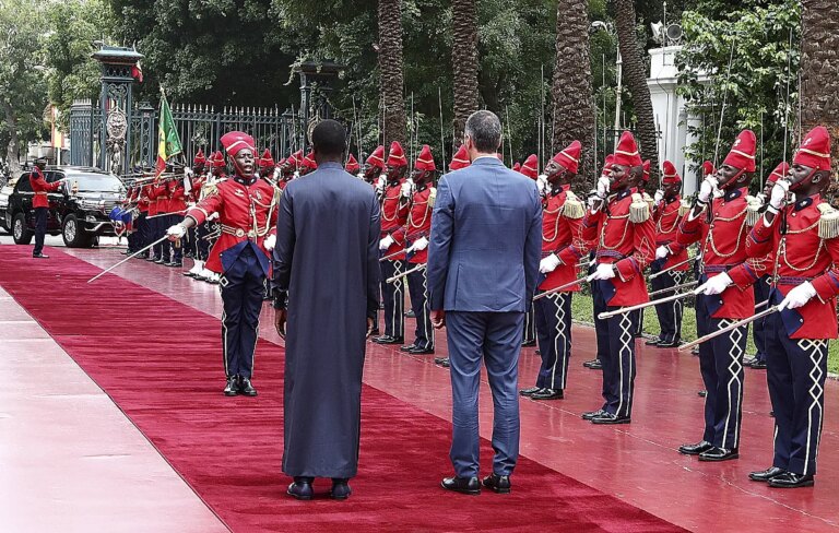 PSOE y PP se enredan con la inmigración antes de negociar el urgente reparto de menores