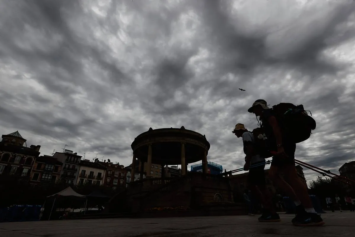 Avisos en 17 provincias del norte y centro peninsular por lluvias y tormentas mientras en el sur de España se pueden alcanzar casi los 40 grados