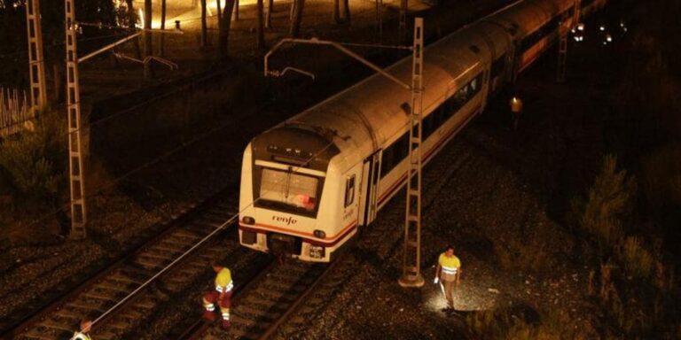 Descarrila por la lluvia un tren con 41 pasajeros en Zaragoza
