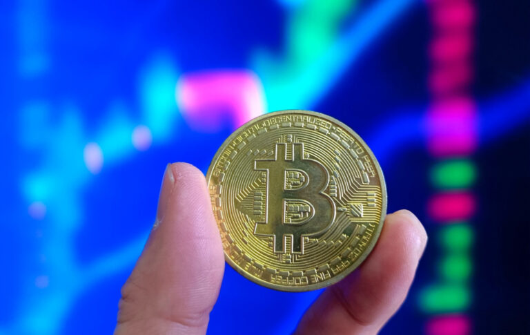 El bitcoin reacciona al discurso de Powell con leves subidas y estable en los 60.000 dólares