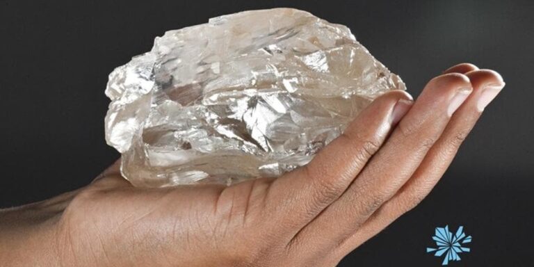 Hallan en una mina de Botsuana uno de los diamantes más grandes hasta la fecha que apenas cabe en la palma de la mano