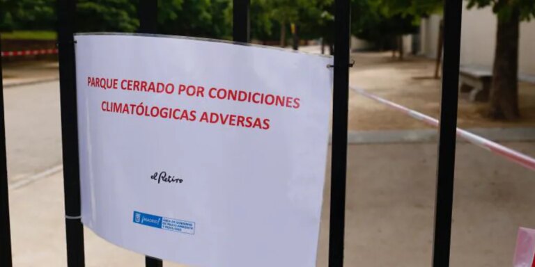 El Retiro y otros parques históricos de Madrid cerrarán hasta mañana por el fuerte viento