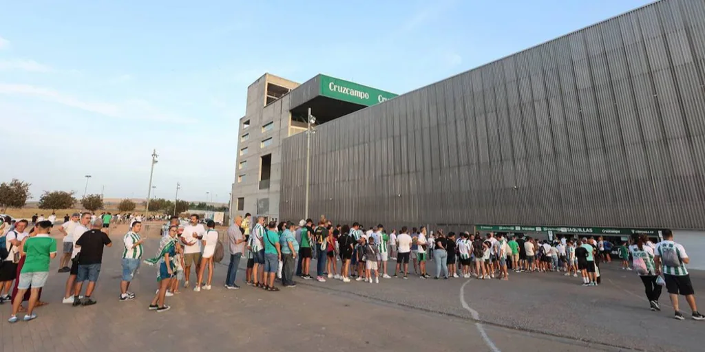 El Córdoba llega a los 16.000 abonados y amplía la campaña unos días más
