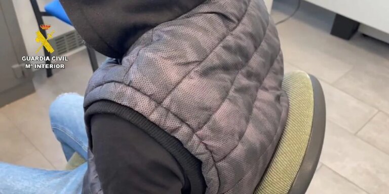 Detenido un japonés en el aeropuerto de Bilbao por agredir a dos guardias civiles tras negarse a facturar su maleta