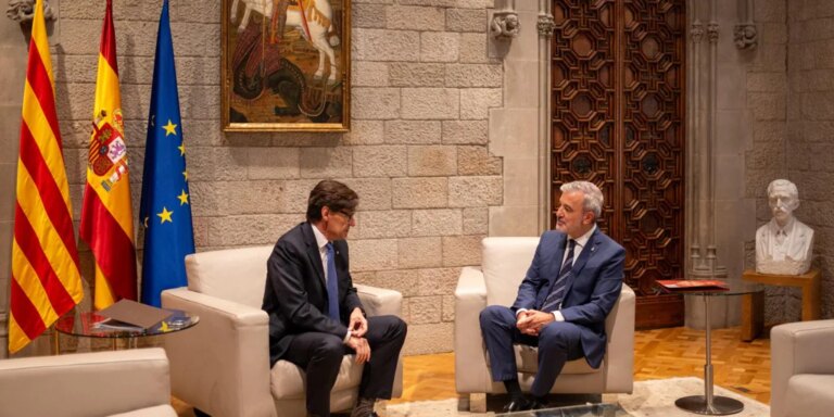 Illa recupera la bandera española en la Generalitat