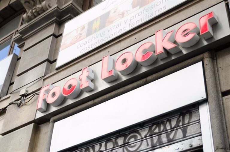 Foot Locker se desploma en bolsa tras elevar sus pérdidas un 140% en el trimestre