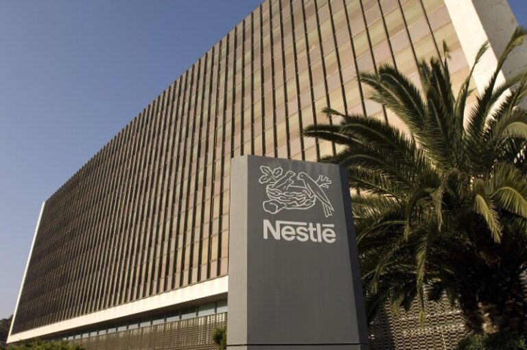 Nestlé se gira después de dimitir su consejero delegado tras ocho años en el cargo