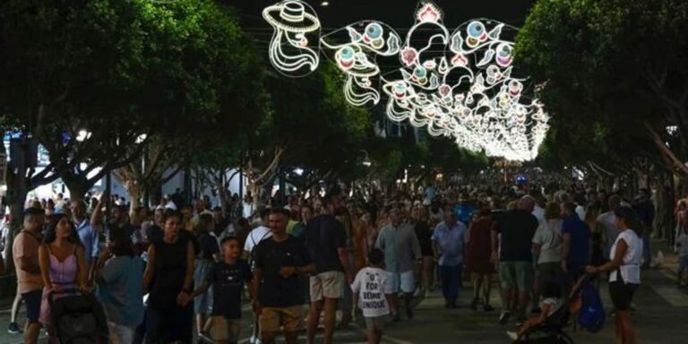 Agreden a una mujer en la Feria de Málaga por ir cogida de la mano de su novia