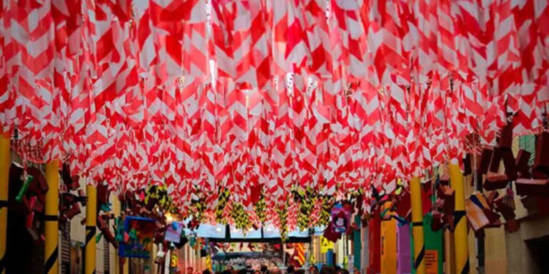 Fiesta mayor de Sants en Barcelona: días que se celebra, horario, cómo ir y cortes de tráfico previstos