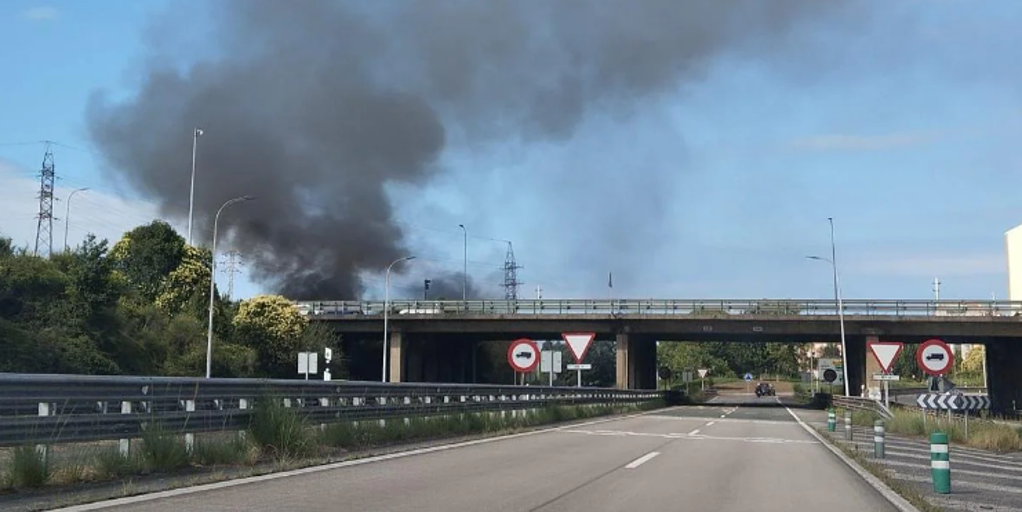 Un incendio deja a parte de Gijón sumida en un apagón