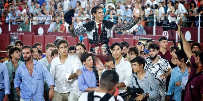 cuatro orejas en su reivindicativo mano a mano con Roca Rey en Málaga