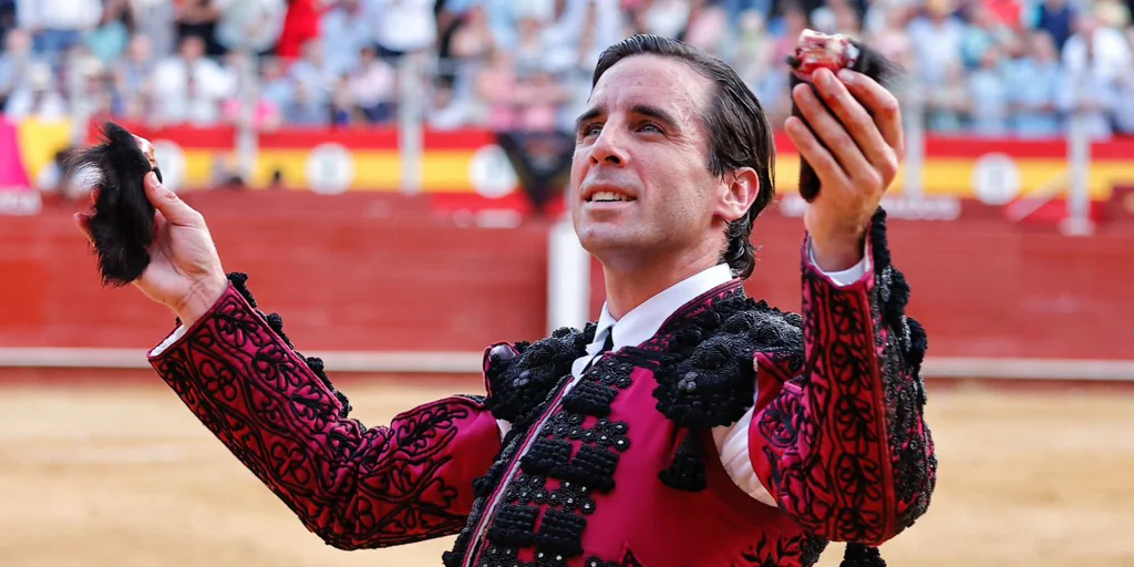 Juan Ortega, el niño torero de San Ildefonso, saca el premio gordo del verano con una memorable faena a Espartero
